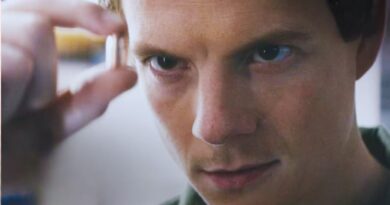 जेम्स बॉन्ड 007 फर्स्ट लाइट