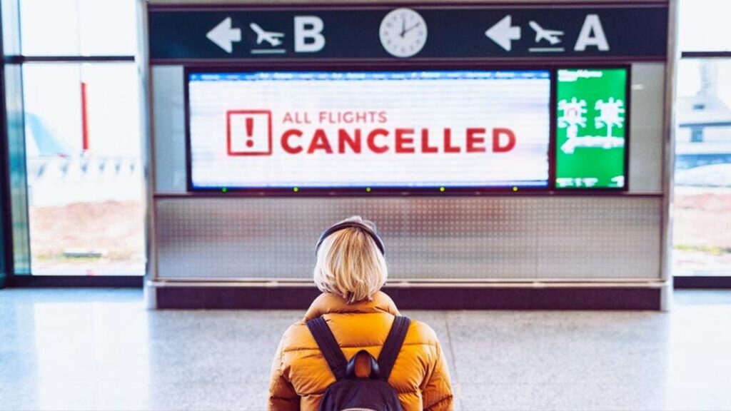 समयरेखा: इंडिगो की उड़ानें रद्द होने का मामला कैसे सामने आया